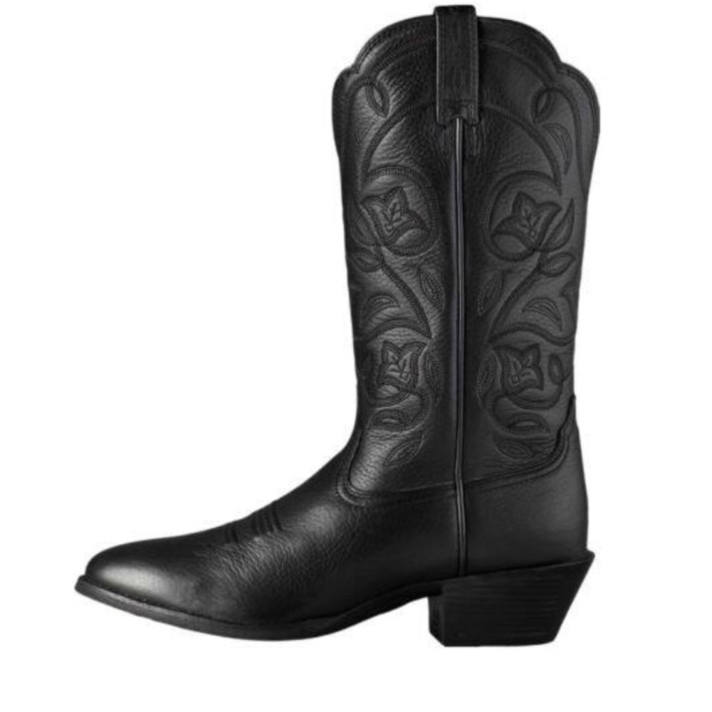 Black Ariat round toe cowboy boots size 6.5